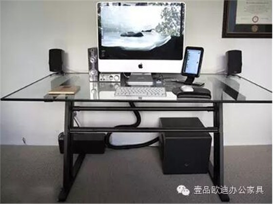 簡單3招，擺脫辦公桌下各種電源線雜亂困擾？