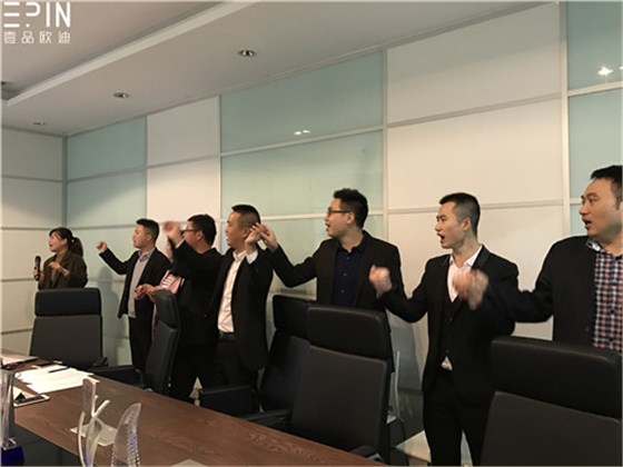 現(xiàn)代辦公家具公司壹品歐迪的員工大會(huì)是這個(gè)樣子的