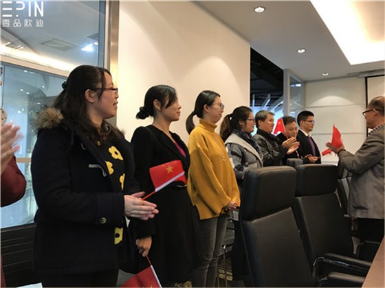 現(xiàn)代辦公家具公司壹品歐迪的員工大會(huì)是這個(gè)樣子的