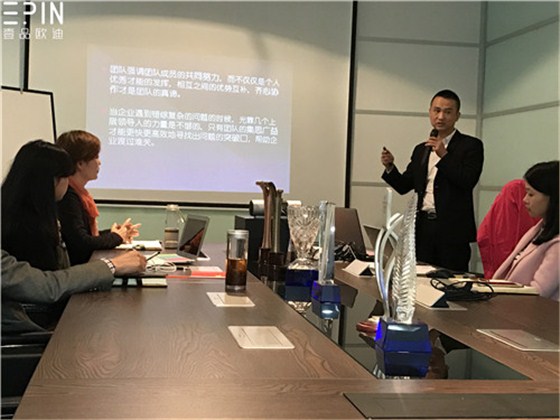 現(xiàn)代辦公家具公司壹品歐迪的員工大會(huì)是這個(gè)樣子的